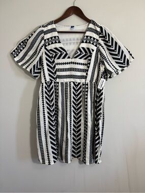 Old Navy Black & White Geometric Puff-Sleeve Mini Dress